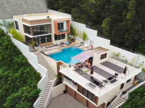 Private Resthouse with Cozy Pool and Nice View
